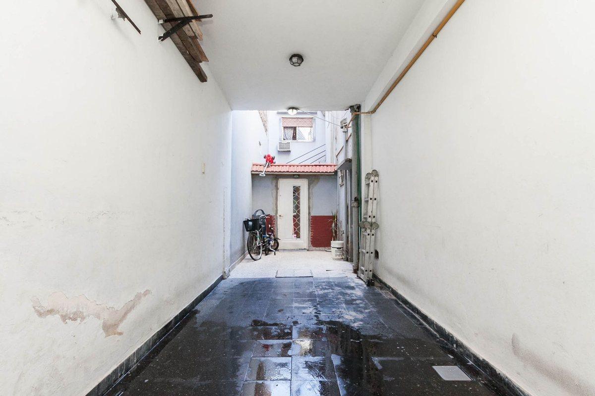Venta PH Tipo Casa en Gerli con Patio a Reciclar 5