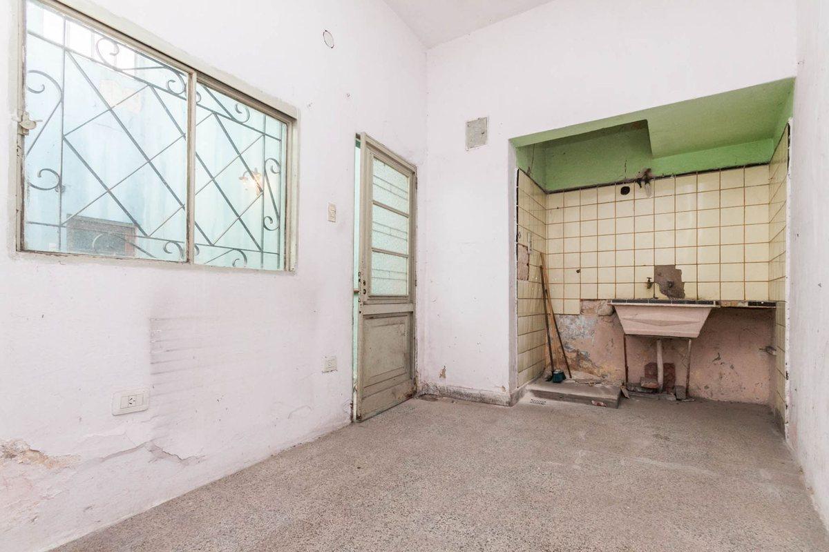 Venta PH Tipo Casa en Gerli con Patio a Reciclar 3
