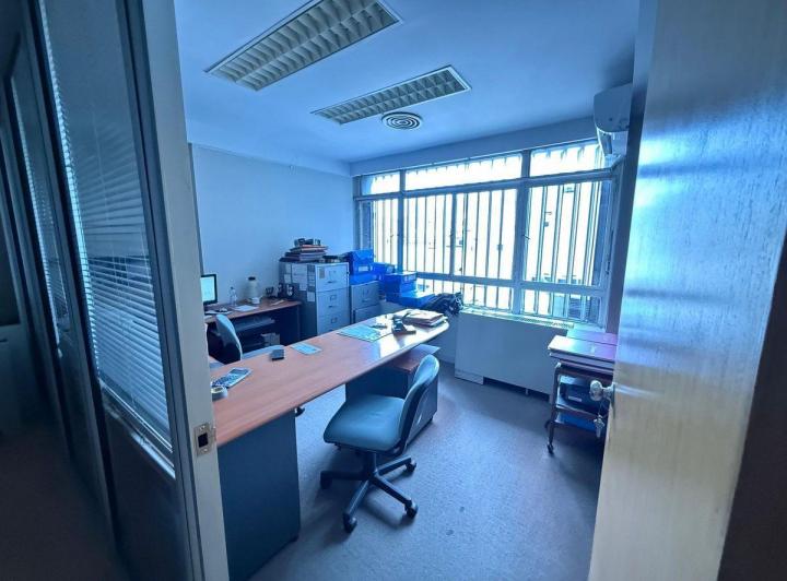 ALQUILER OFICINA MICROCENTRO CON 2 COCHERAS 4