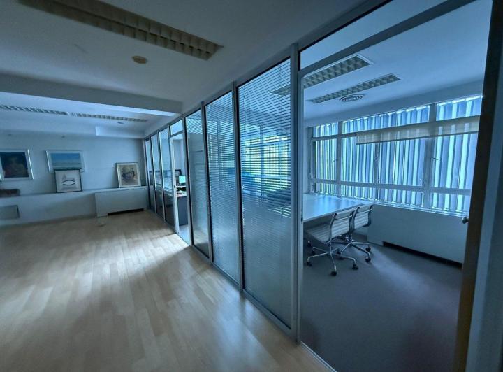 ALQUILER OFICINA MICROCENTRO CON 2 COCHERAS 5