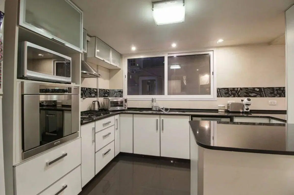 Venta Departamento 4 ambientes con Dependencia 2