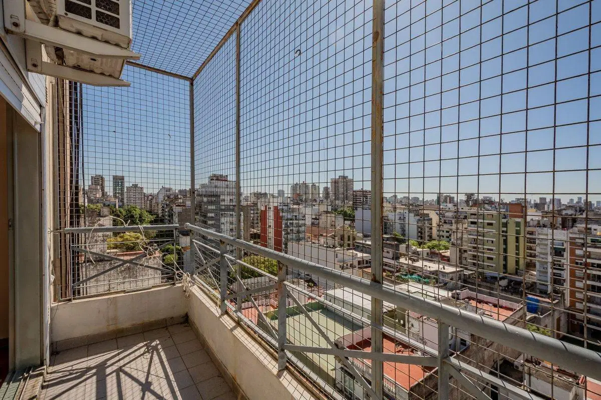 Venta- semipiso 2 amb. con toilette y garage. 4