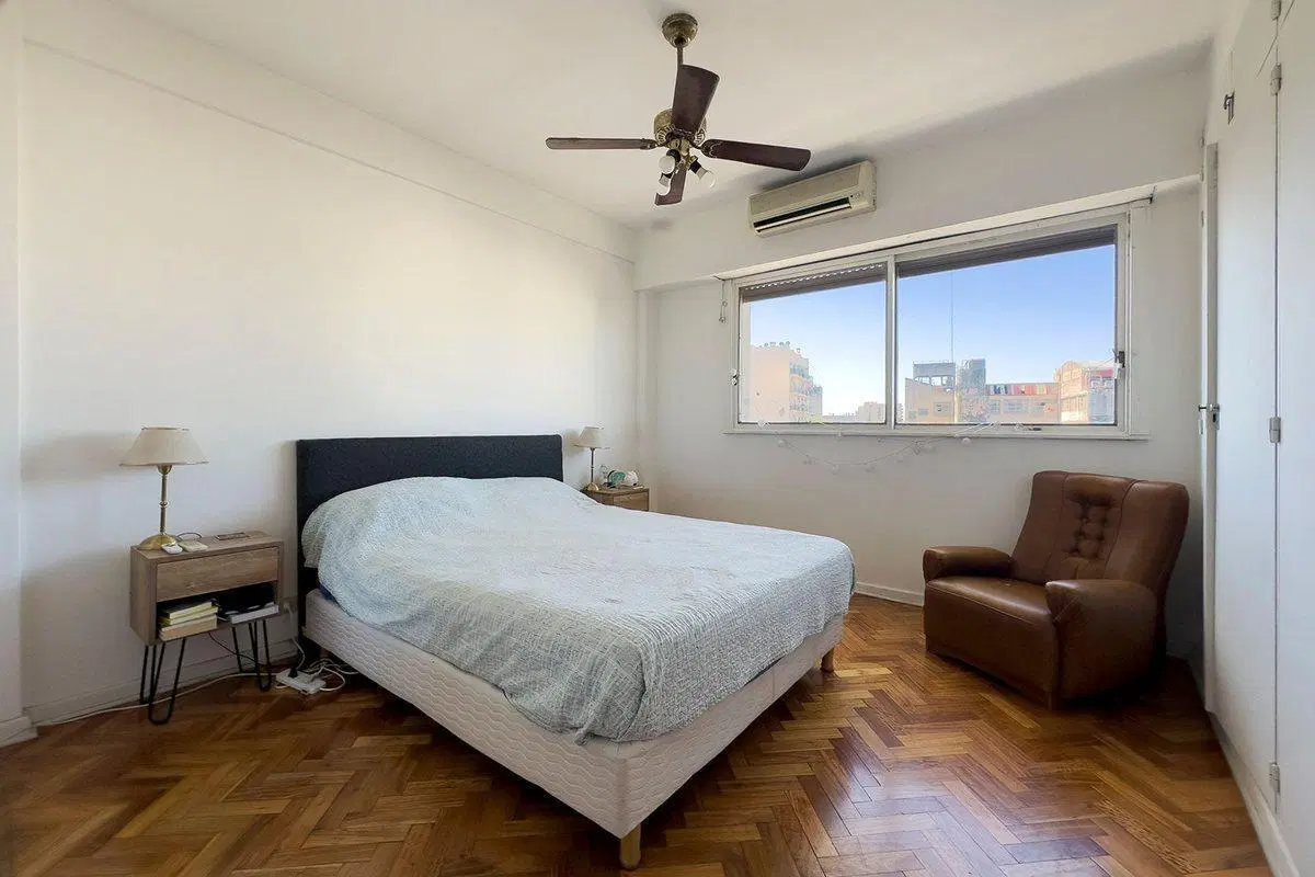 Venta Depto. 3 Ambientes con Balcón Monte Castro 4