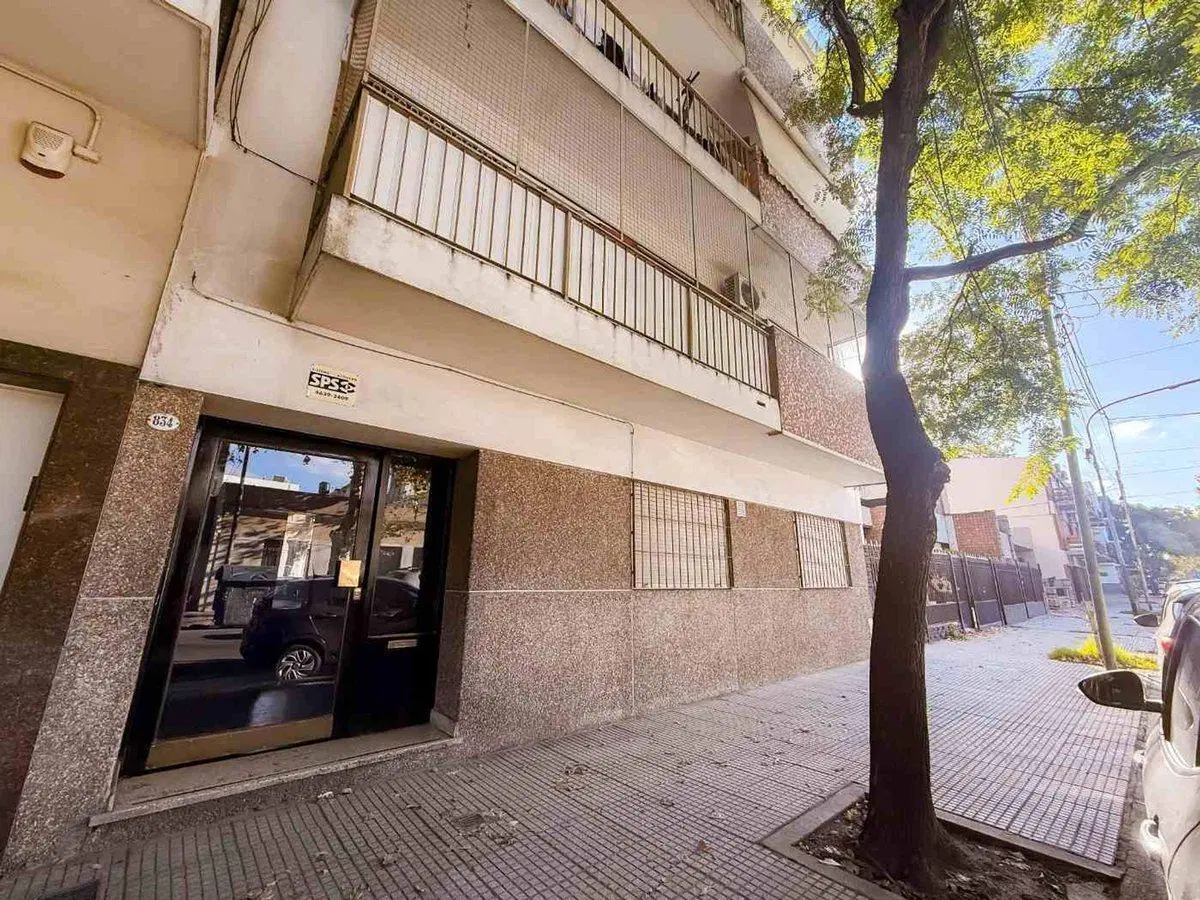 PH 2 ambientes en muy buen estado en Versalles 5