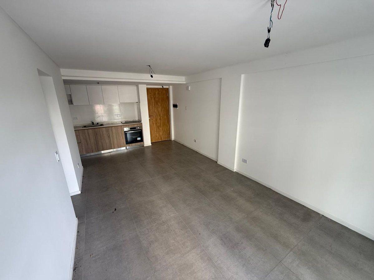3 AMBIENTES. BALCON ATERRAZADO. COCHERA. ITUZAINGO