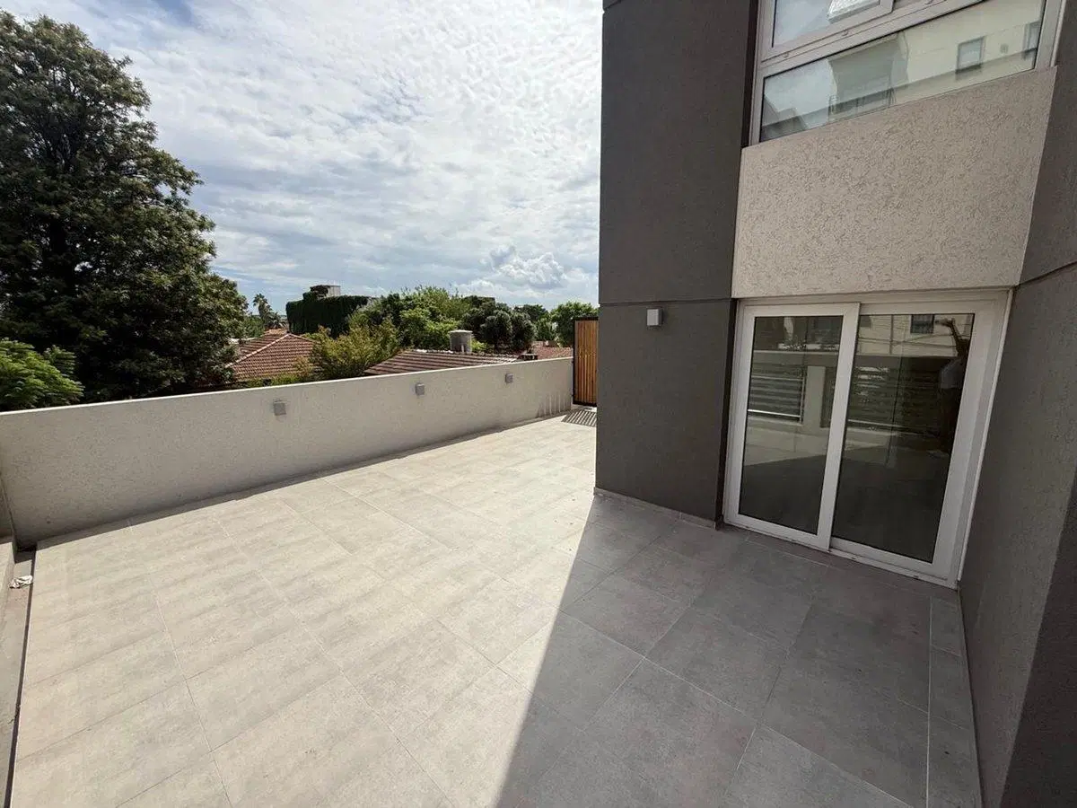 3 AMBIENTES. BALCON ATERRAZADO. COCHERA. ITUZAINGO 4