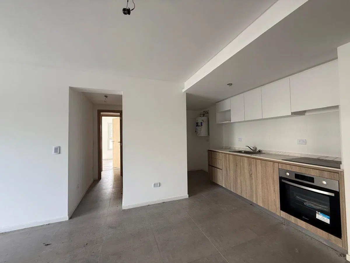 3 AMBIENTES. BALCON ATERRAZADO. COCHERA. ITUZAINGO 5