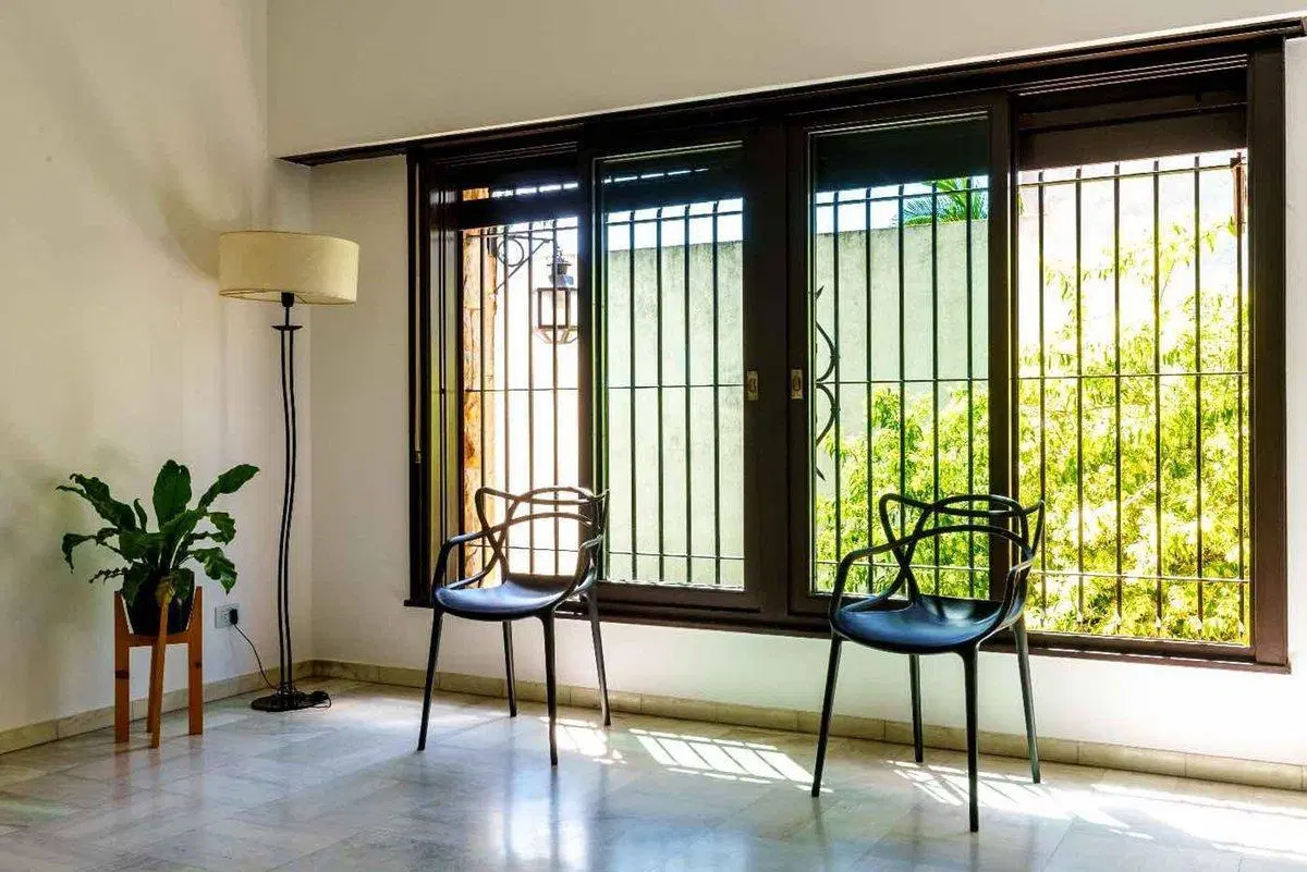 Casa de 7amb con Pileta, Quincho y Parque 2