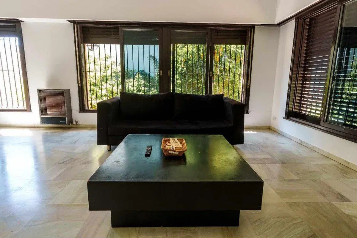 Casa de 7amb con Pileta, Quincho y Parque 5