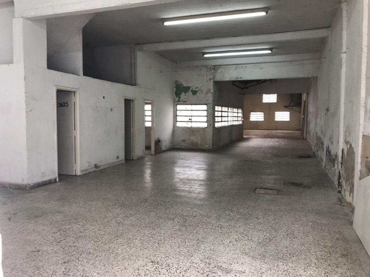 Local con Deposito Martinez. Oficina Vestuarios