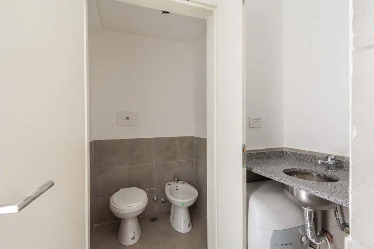 Venta depto monoambiente balcón constitución 3