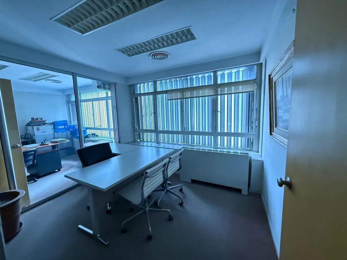 ALQUILER OFICINA MICROCENTRO CON 2 COCHERAS 5