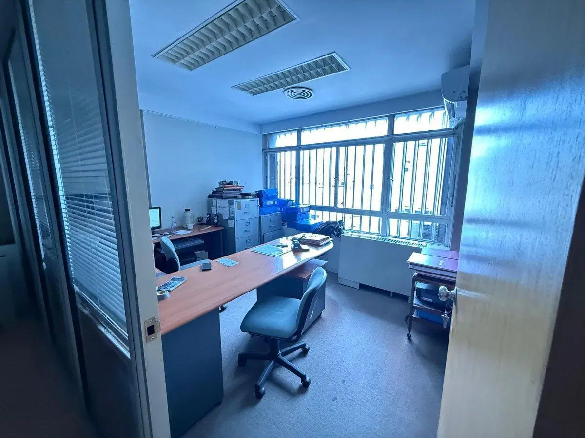 ALQUILER OFICINA MICROCENTRO CON 2 COCHERAS 4