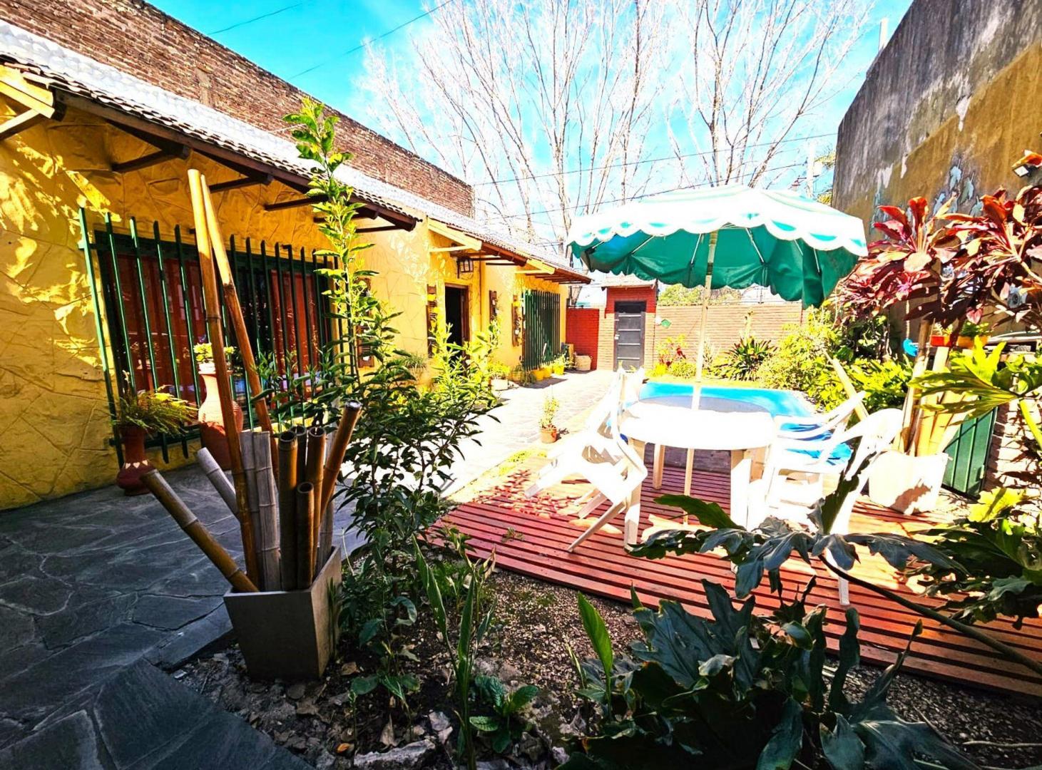 VENTA CASA 3 AMBS.EN I.CASANOVA-EXCELENTE ESTADO-
