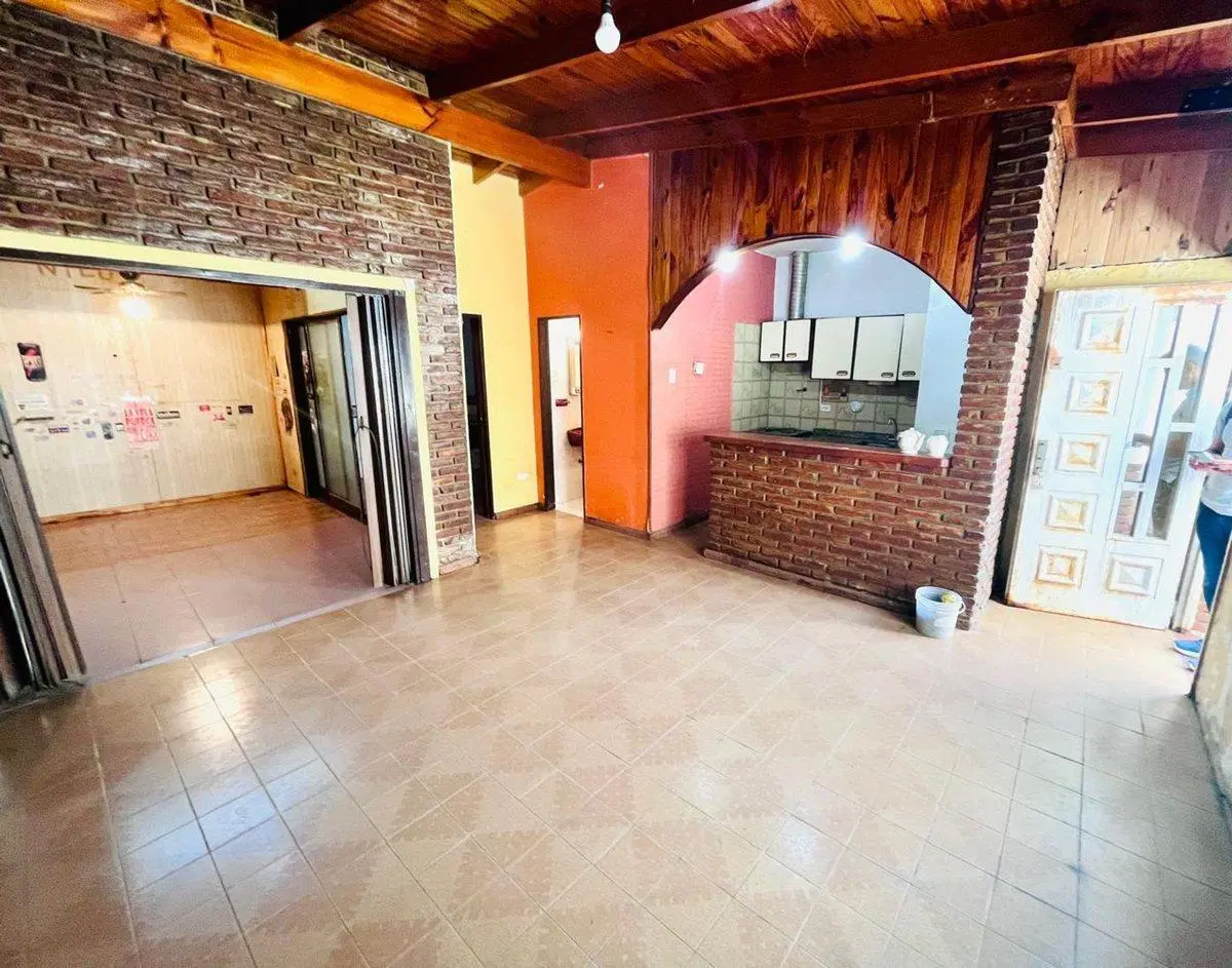 2 deptos y taller a la calle  Lomas del Mirador 3