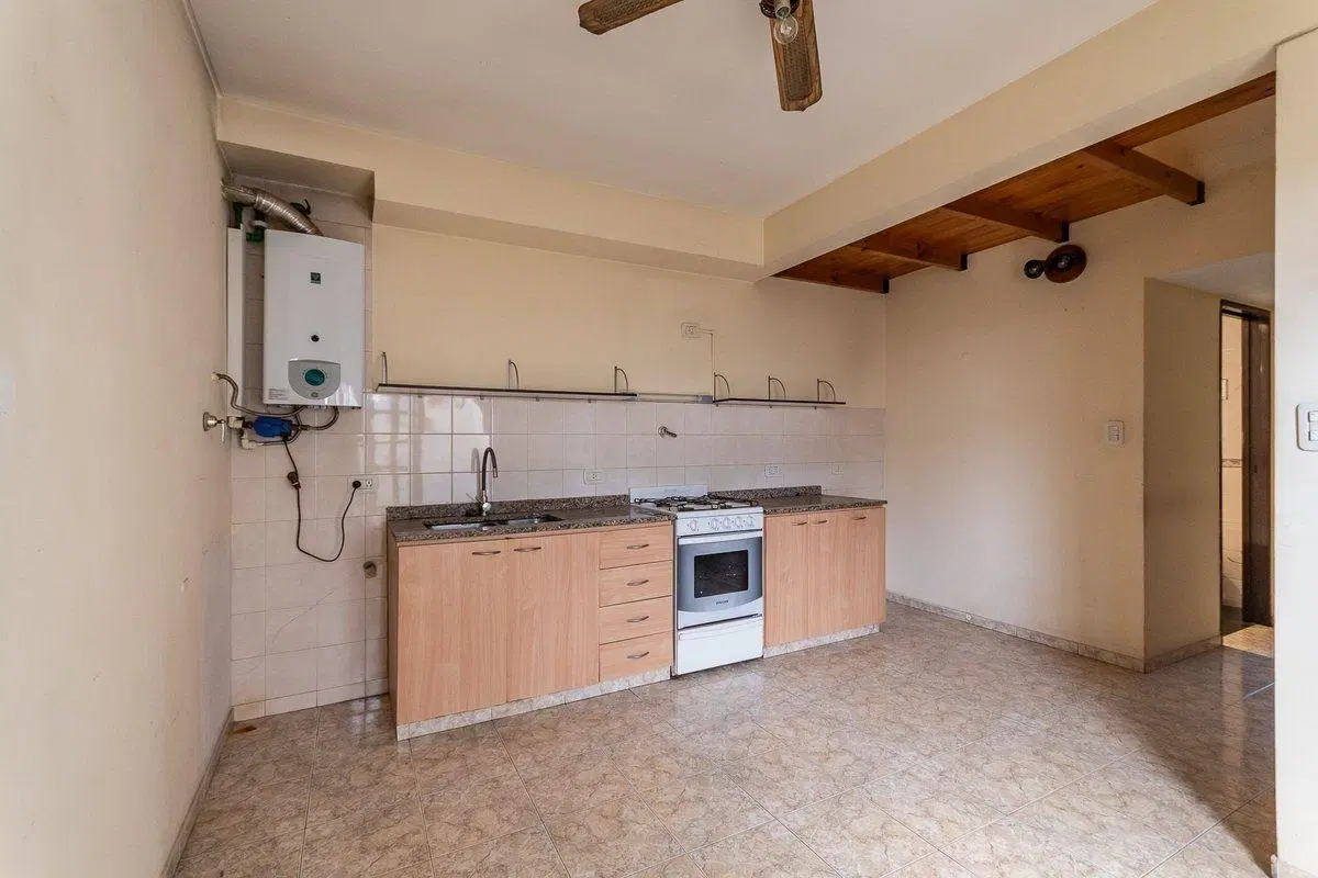 Venta Ph 2 ambientes con patio Lomas del mirador 2