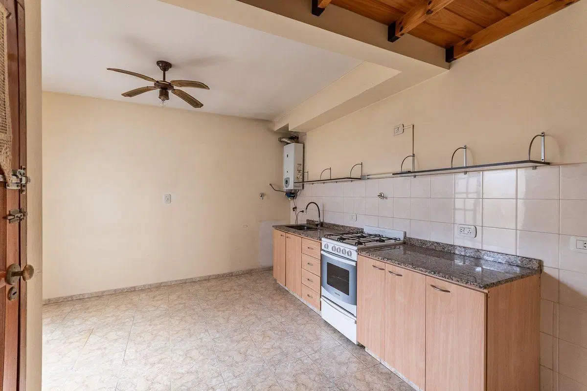 Venta Ph 2 ambientes con patio Lomas del mirador 5