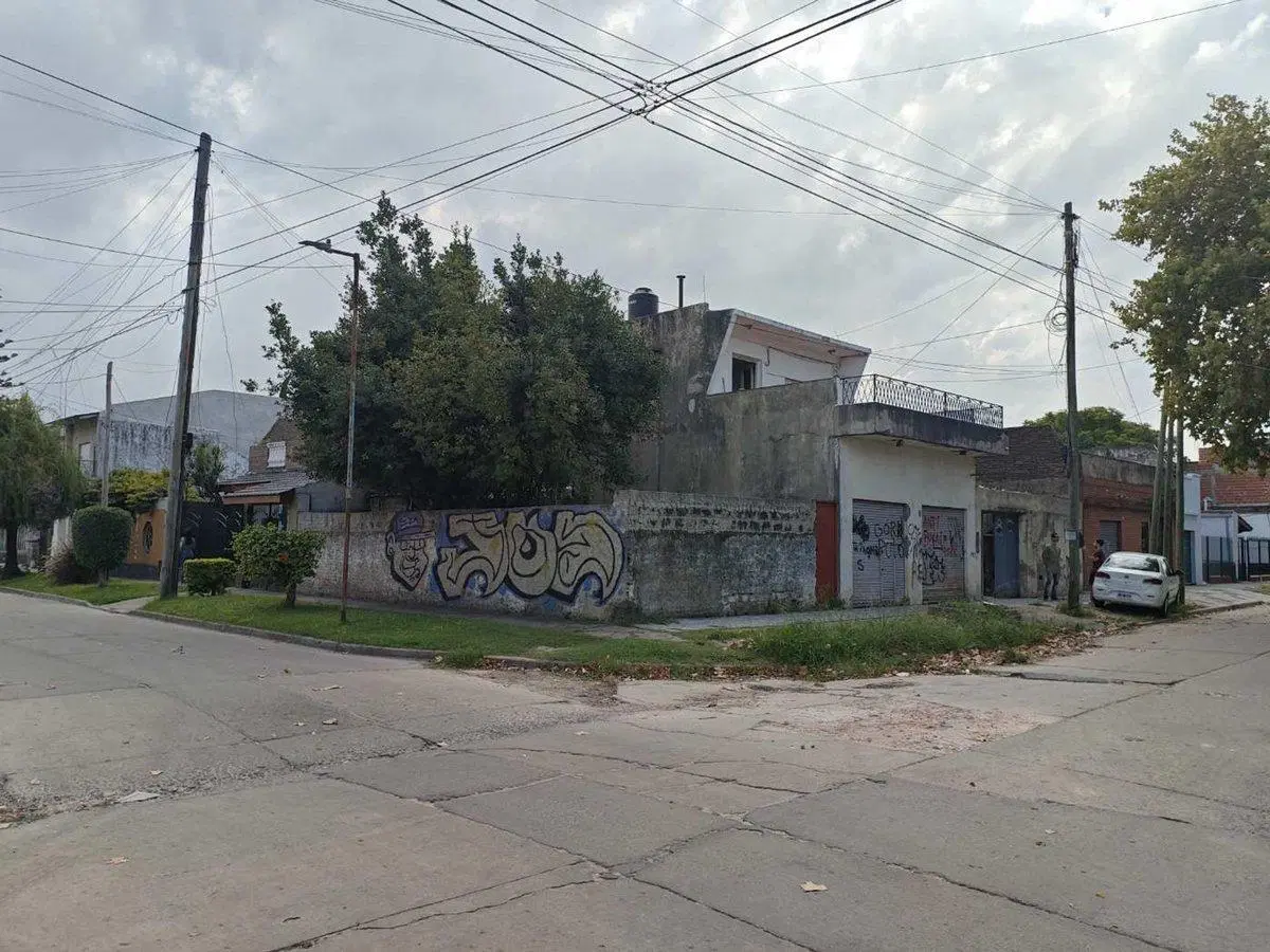 VENTA CASA FAMILIAR LOTE PROPIO EN BERNAL 3