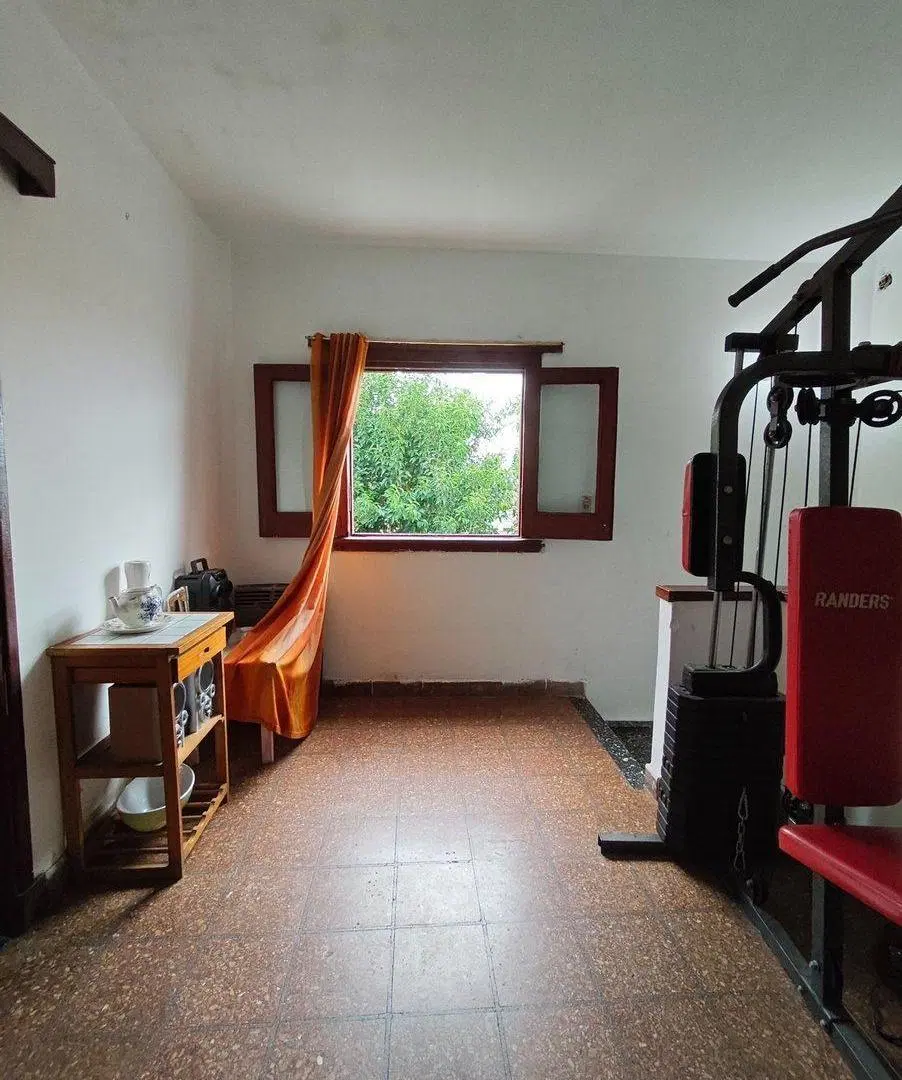 VENTA CASA FAMILIAR LOTE PROPIO EN BERNAL 8