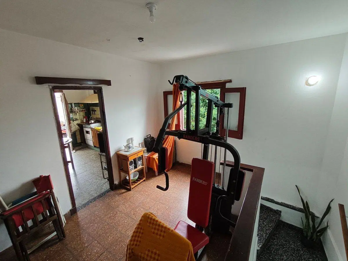 VENTA CASA FAMILIAR LOTE PROPIO EN BERNAL 8