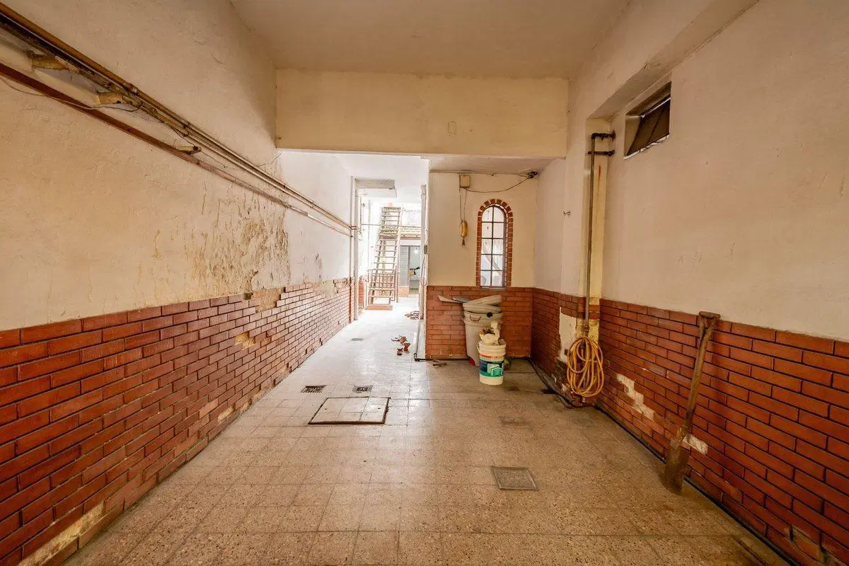 Venta PH Tipo Casa con Local y Garaje 5