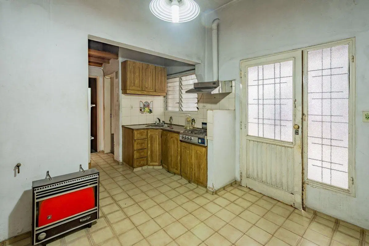 Venta PH Tipo Casa con Local y Garaje 3