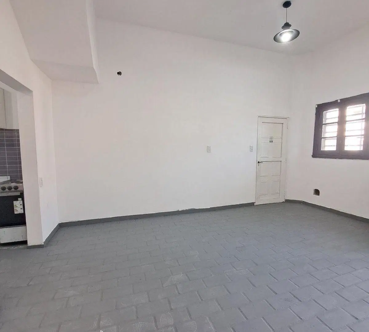 Venta local al frente, Flores 3