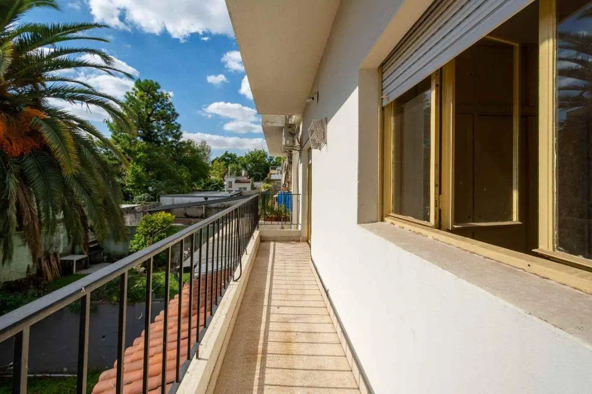 Venta Luminoso departamento 3 ambientes con Balcon 2