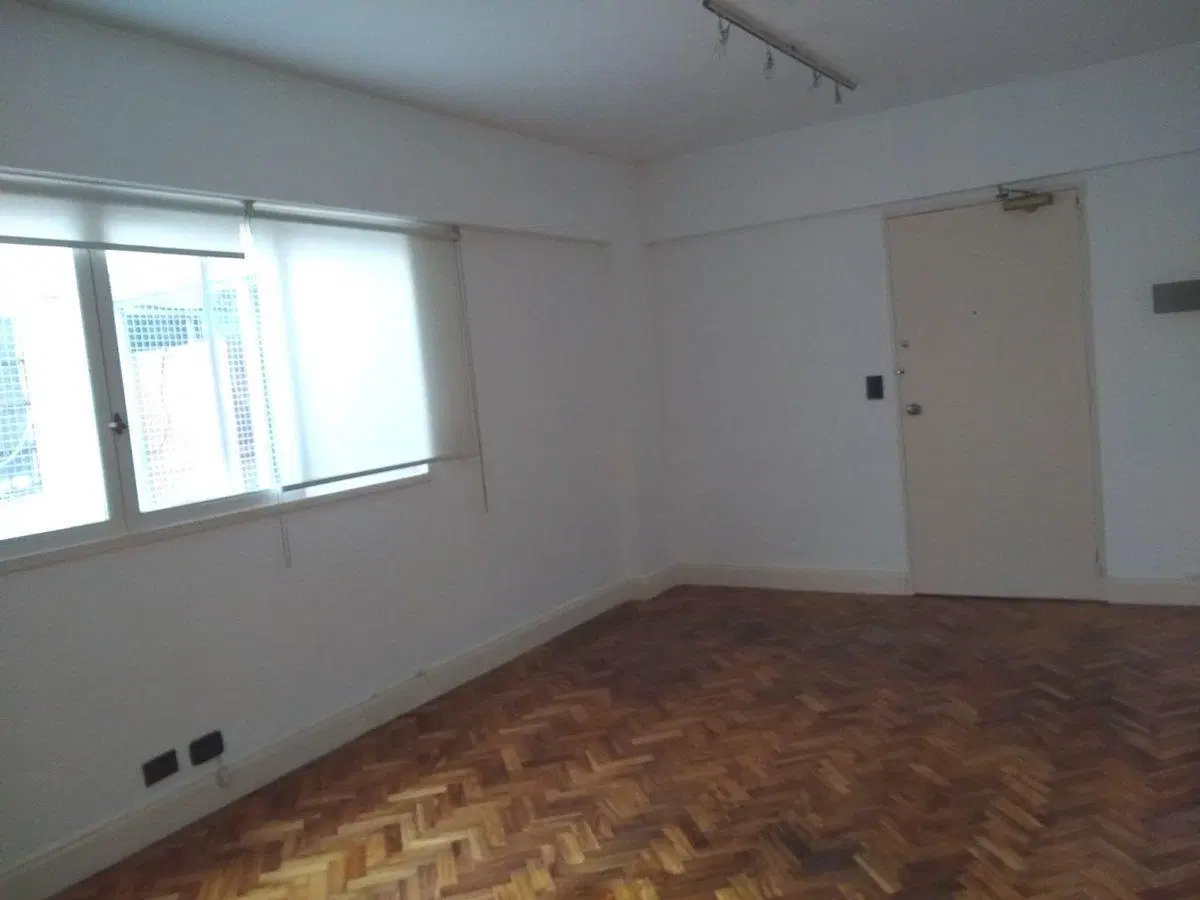Oficina monoambiente a la venta en Microcentro 3