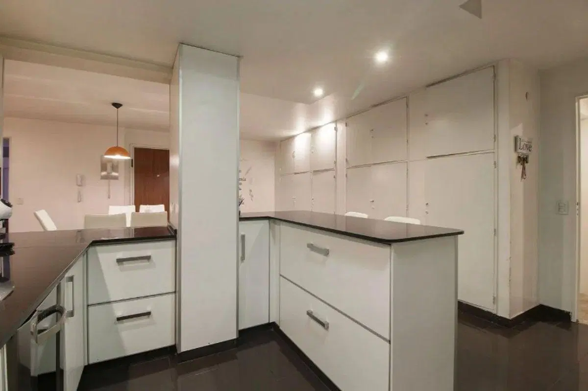 Venta Departamento 4 ambientes con Dependencia 2