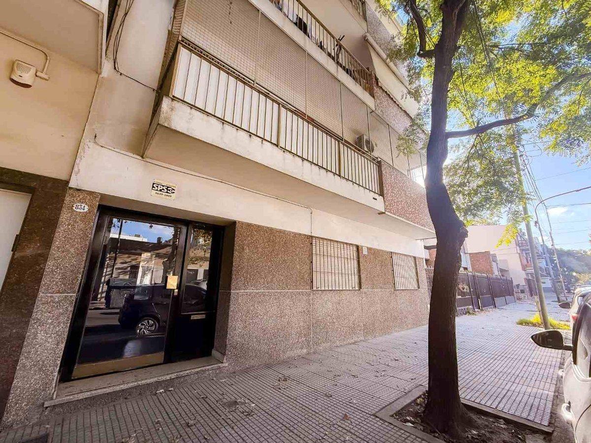 PH 2 ambientes en muy buen estado en Versalles