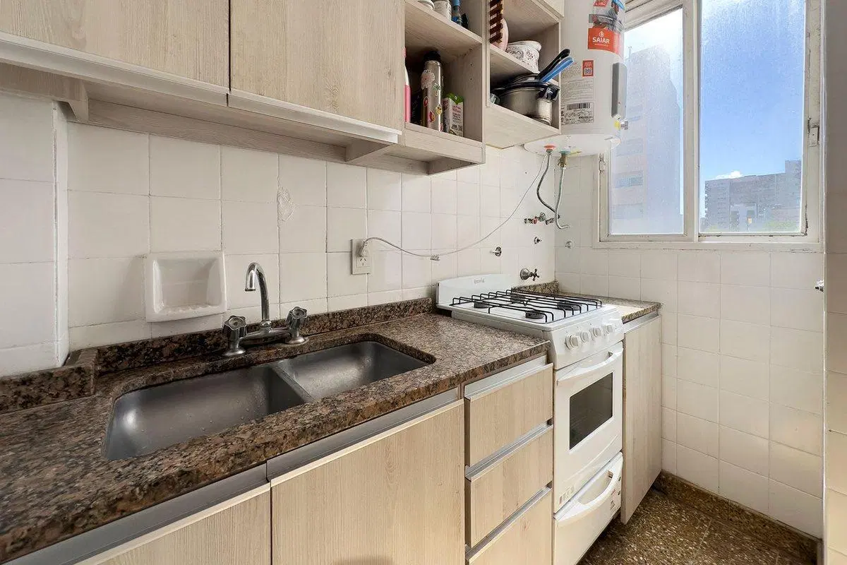 Venta Depto. 3 Ambientes con Balcón Monte Castro 5