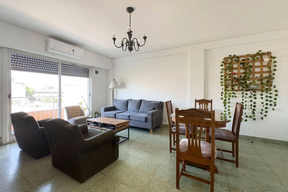 Venta Depto. 3 Ambientes con Balcón Monte Castro 2