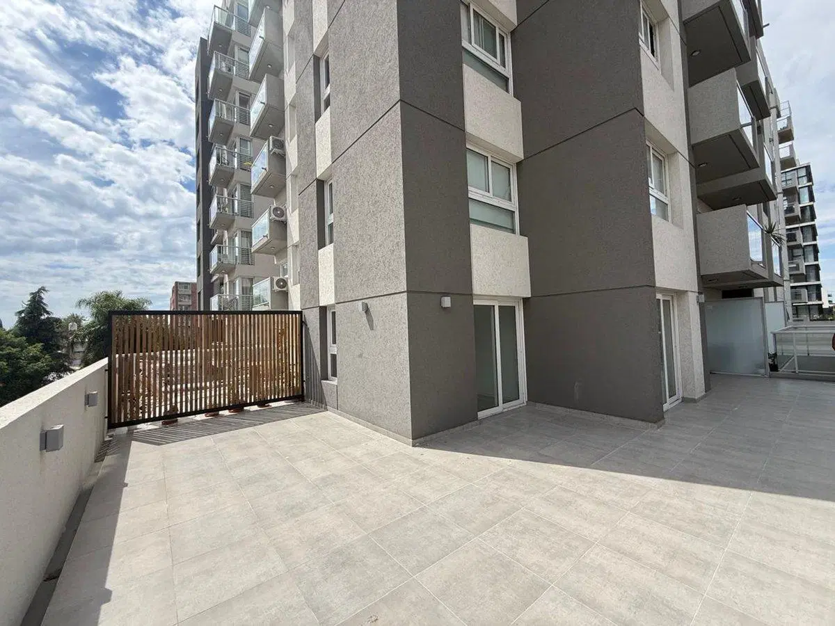 3 AMBIENTES. BALCON ATERRAZADO. COCHERA. ITUZAINGO 4