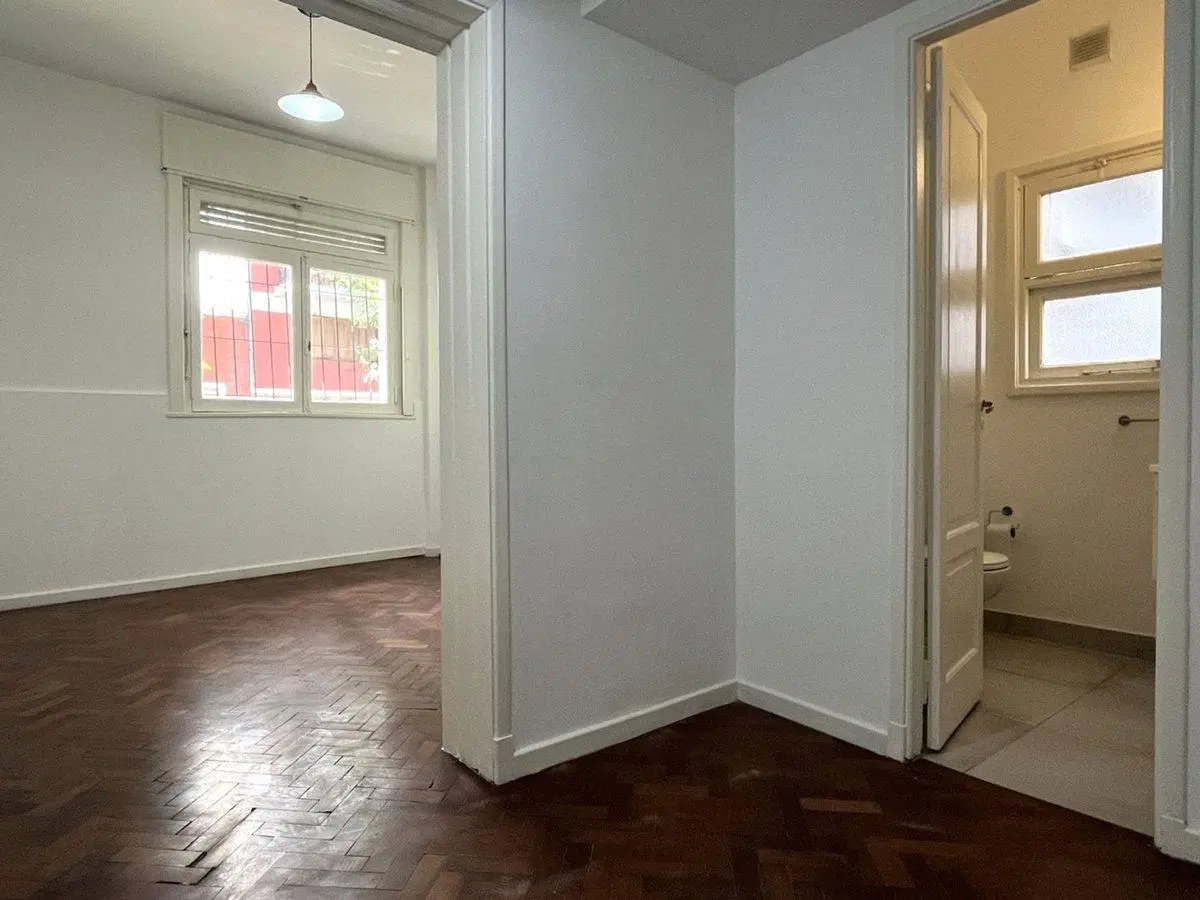 Venta PH 2 ambientes con patio luminoso Colegiales 4