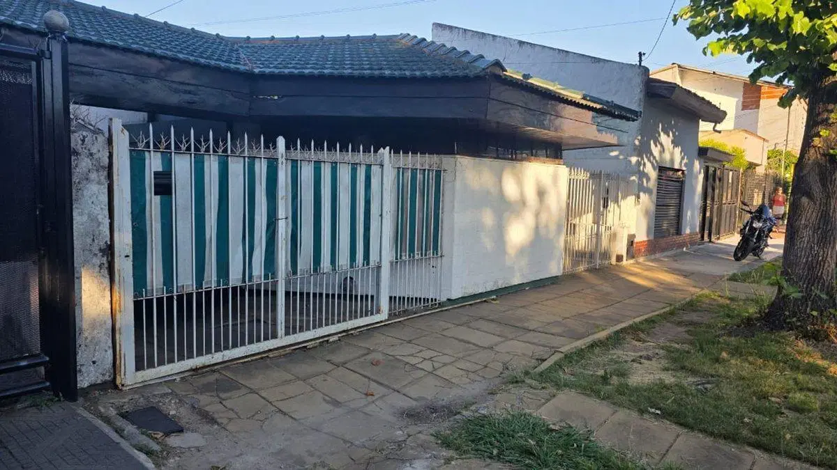 VENTA CASA MERLO MULTIFAMILIAR 3