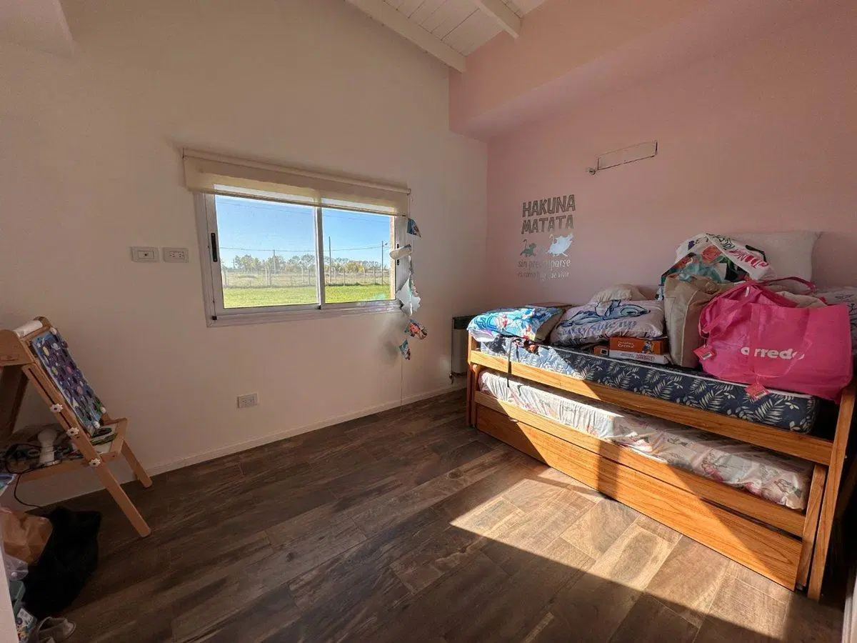 VENTA DE CASA DE 4 AMBIENTES C/PILETA EN CAÑUELAS 5