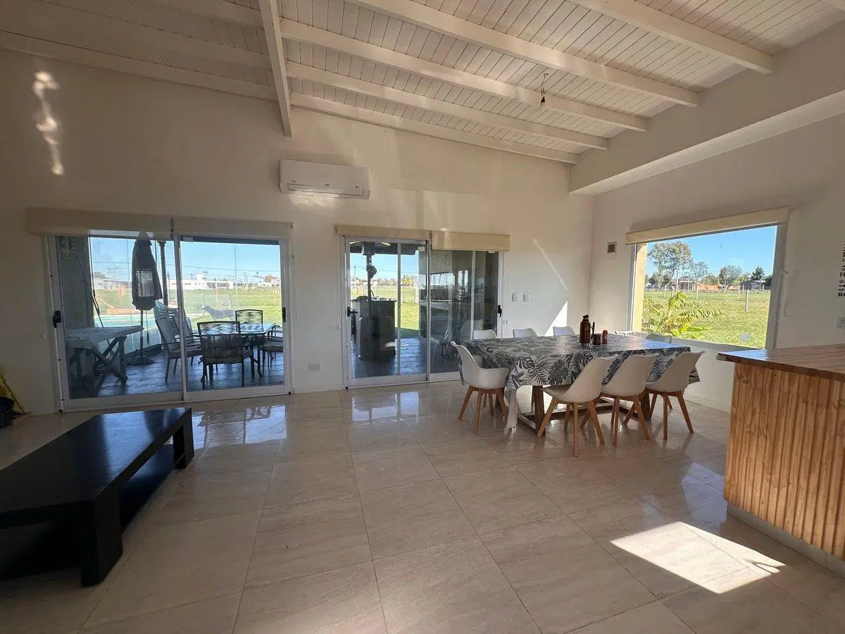 VENTA DE CASA DE 4 AMBIENTES C/PILETA EN CAÑUELAS 3