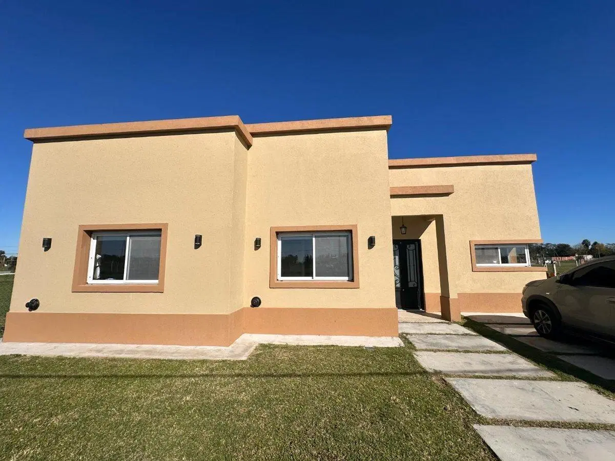 VENTA DE CASA DE 4 AMBIENTES C/PILETA EN CAÑUELAS 2