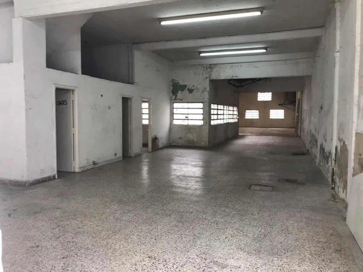 Local con Deposito Martinez. Oficina Vestuarios 3