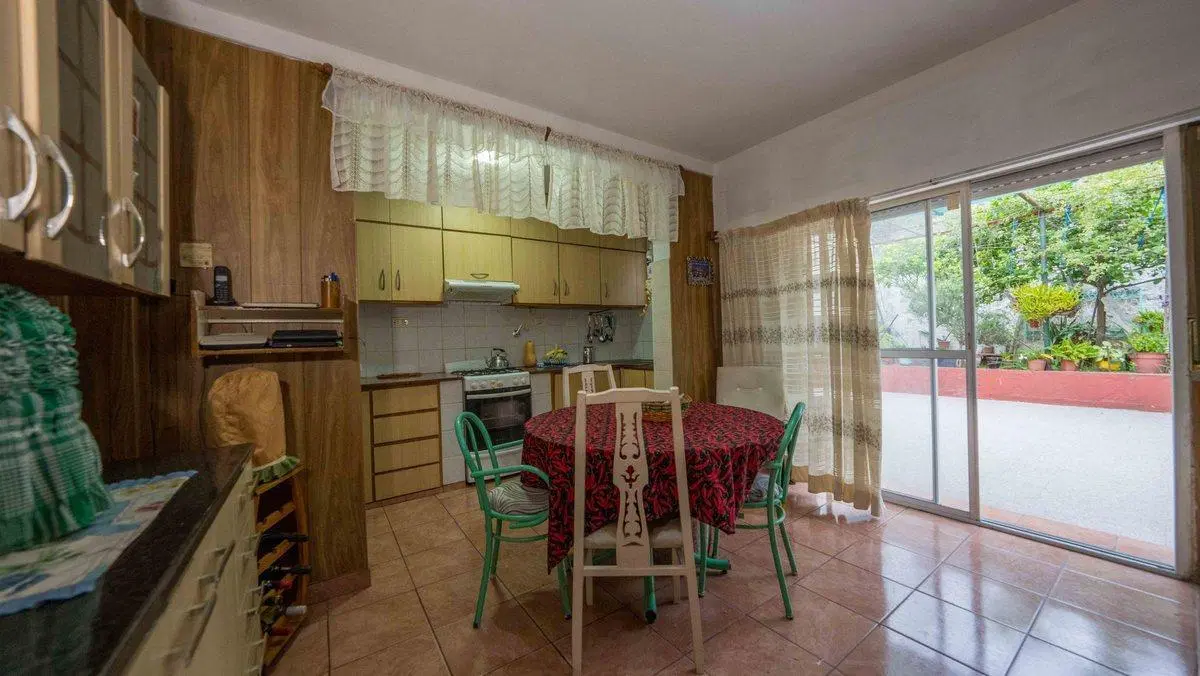 VENTA CASA 3 AMBIENTES EN CIUDADELA CON JARDIN 8