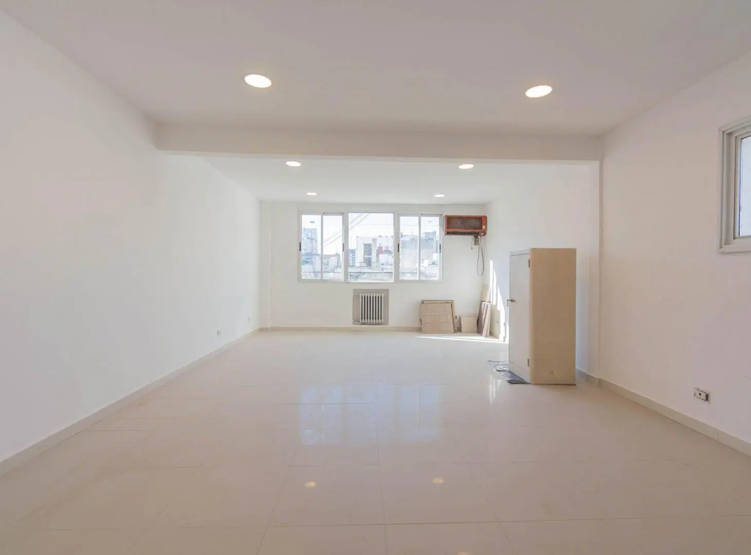 VENTA CONSULTORIO/OFICINA RECOLETA LUMINOSO 8