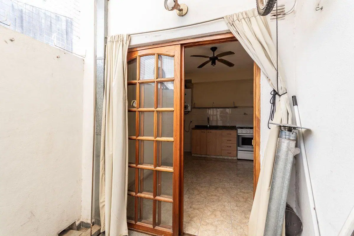 Venta Ph 2 ambientes con patio Lomas del mirador 8