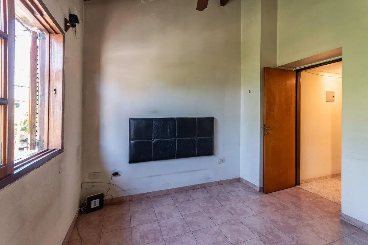 Venta Ph 2 ambientes con patio Lomas del mirador 2