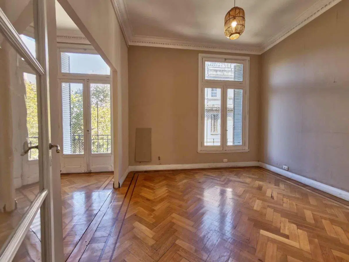 VENTA - DEPTO 4 AMB DE ÉPOCA - ALMAGRO 8
