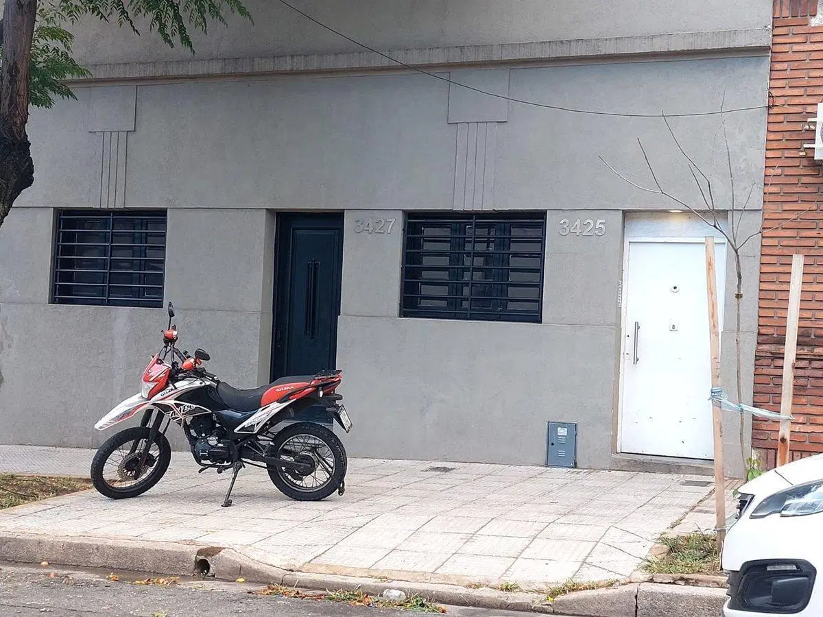 Venta local al frente, Flores 2