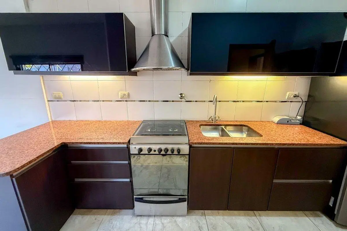 Casa en venta 4 amb con quincho Lomas de Zamora 2