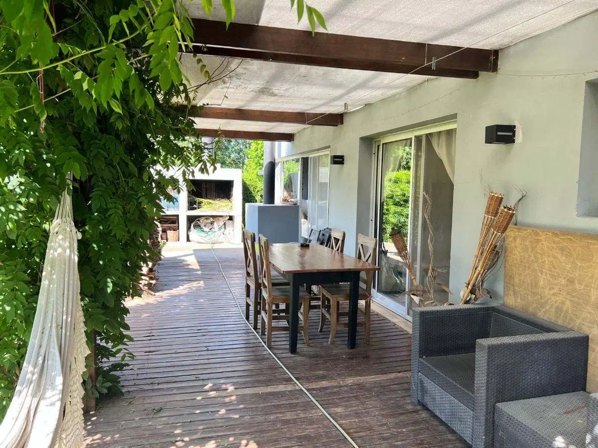 PH Tipo Casa en Barrio Cerrado con Jardín y Pileta 3
