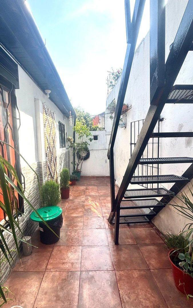 Foto de VENTA PH 4 AMBIENTES CON PATIO EN CASEROS, imagen 1
