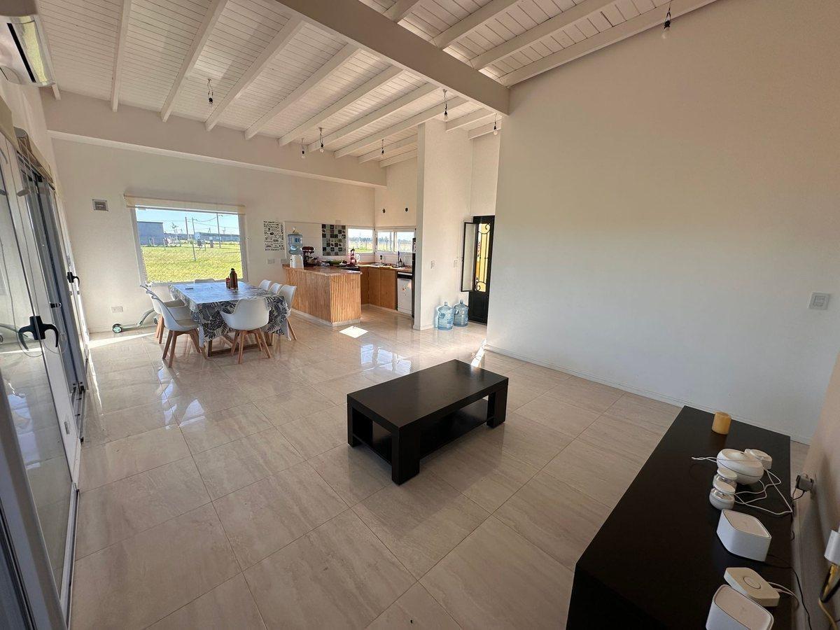 Foto de VENTA DE CASA DE 4 AMBIENTES C/PILETA EN CAÑUELAS, imagen 2